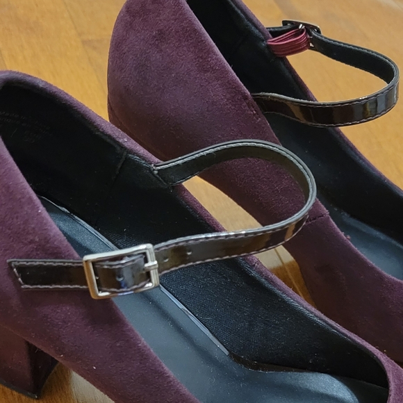 Women's heals - Picture 2 of 4